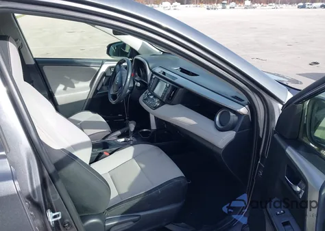 2017 Toyota Rav4 Xle z USA, uszkodzony, nr VIN JTMRFREV2HD205726